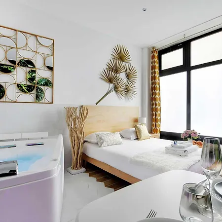 Appartement Cosy Studio With Jacuzzi In Lively Pigalle *